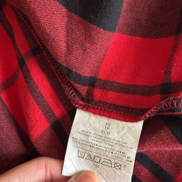 Old Navy Women’s Flannel Shirt – Size XS, Red & Black Plaid, Soft Button-Down - Picture 7 of 11